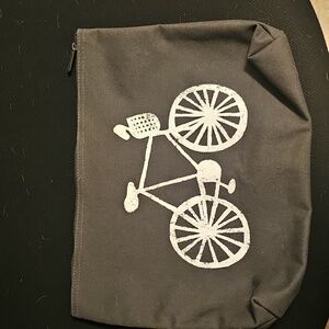 thirty one cosmetic bag. Large.  Lightly Used.  Great Condition!